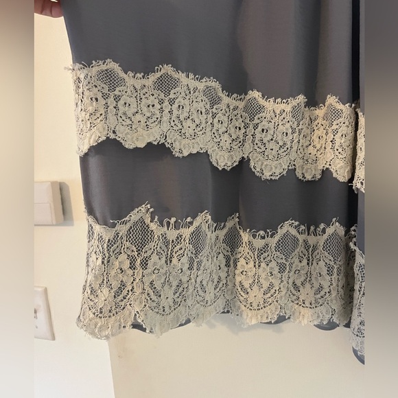 LOFT sleeveless top with lace accent size MP (G125) - Picture 2 of 12